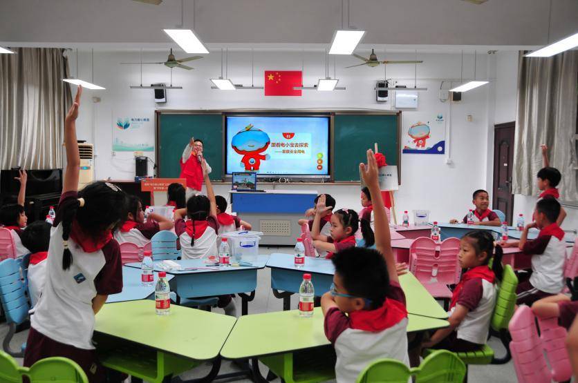 上海首个国网“电力爱心教室”落户三新学校