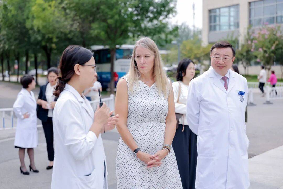 “国际”新闻 | 2025首都国际医学大会国际嘉宾参访北京大学国际医院 共绘全球医学协作新蓝图
