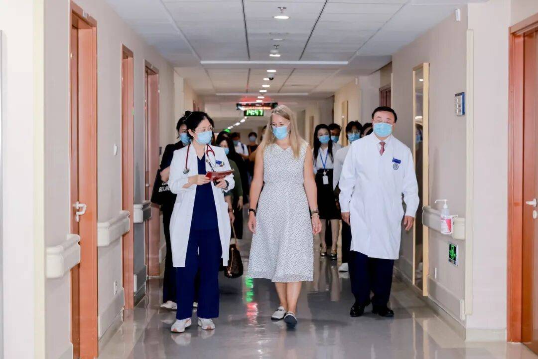 “国际”新闻 | 2025首都国际医学大会国际嘉宾参访北京大学国际医院 共绘全球医学协作新蓝图