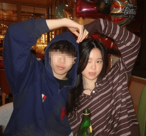 陈自瑶回应13岁女儿恋情:请尊重一个普通青少年的权利