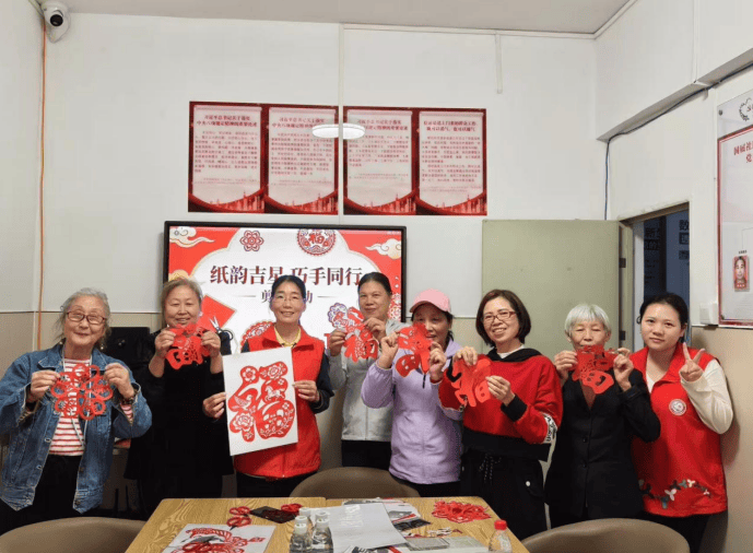 物业费6毛收不上,涨价后几乎收满!深圳一30多年老小区,改变如何发生?